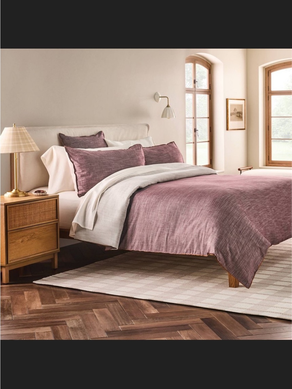 NWT, 3pс King Reversible Duvet Cover Set
Burgundy - Hearth & Hand™ with Magnolia